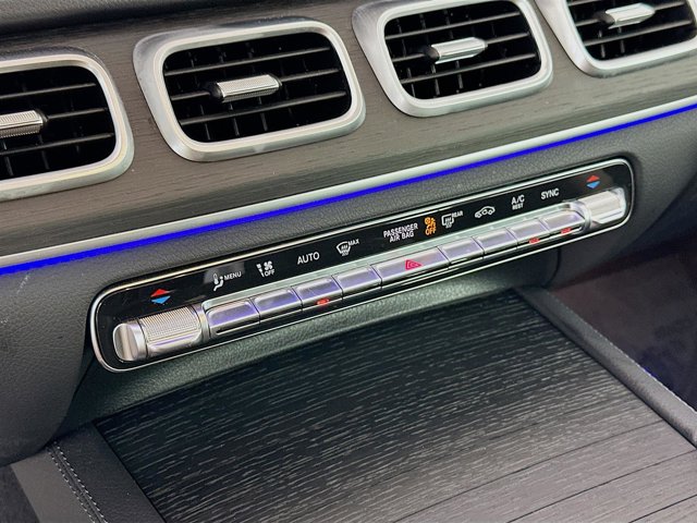 Vehicle image 18 of 35