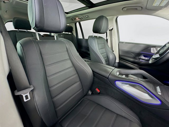Vehicle image 31 of 35