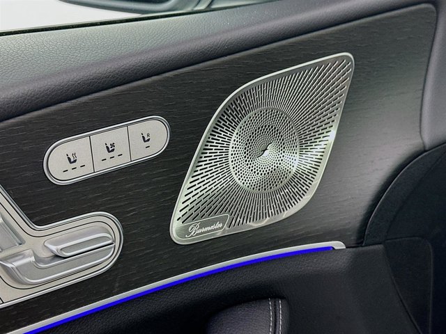 Vehicle image 21 of 35
