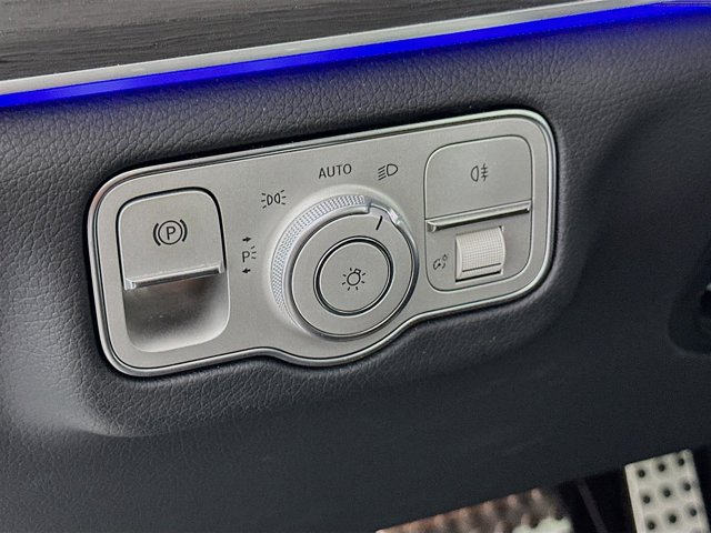 Vehicle image 10 of 35