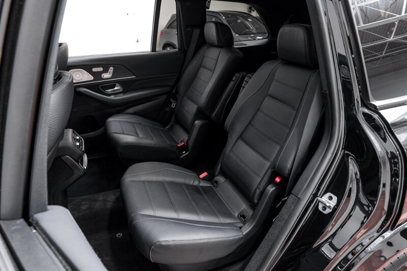 Vehicle image 34 of 59