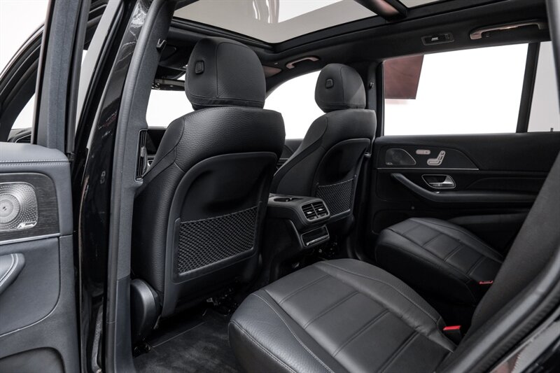 Vehicle image 33 of 59