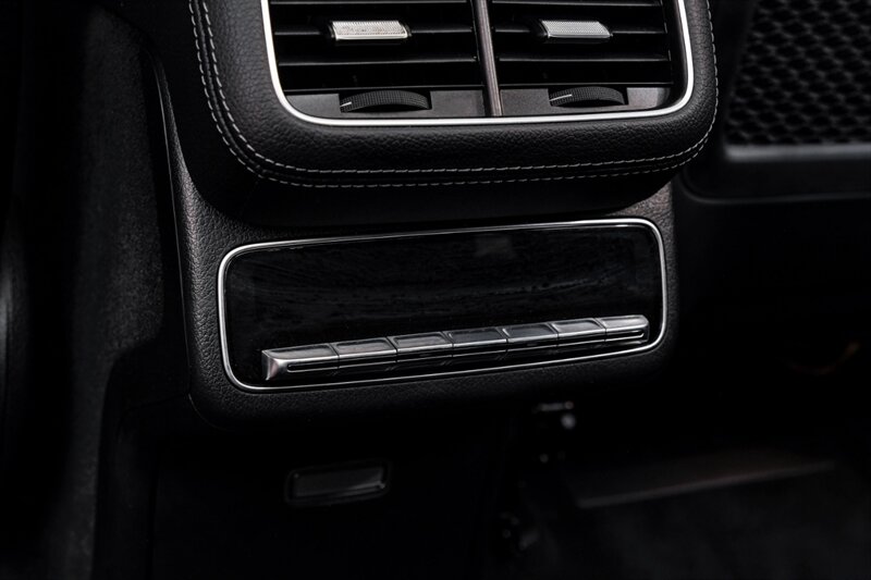 Vehicle image 32 of 59