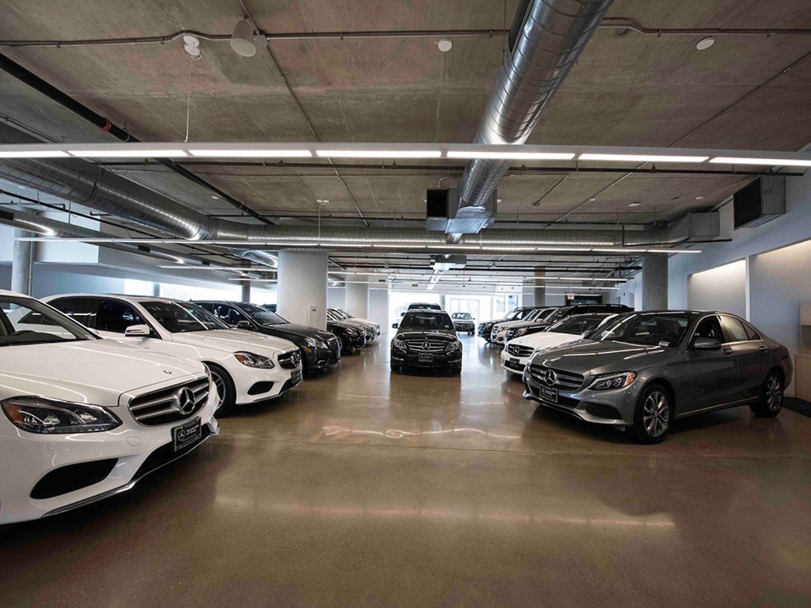 Vehicle image 23 of 30