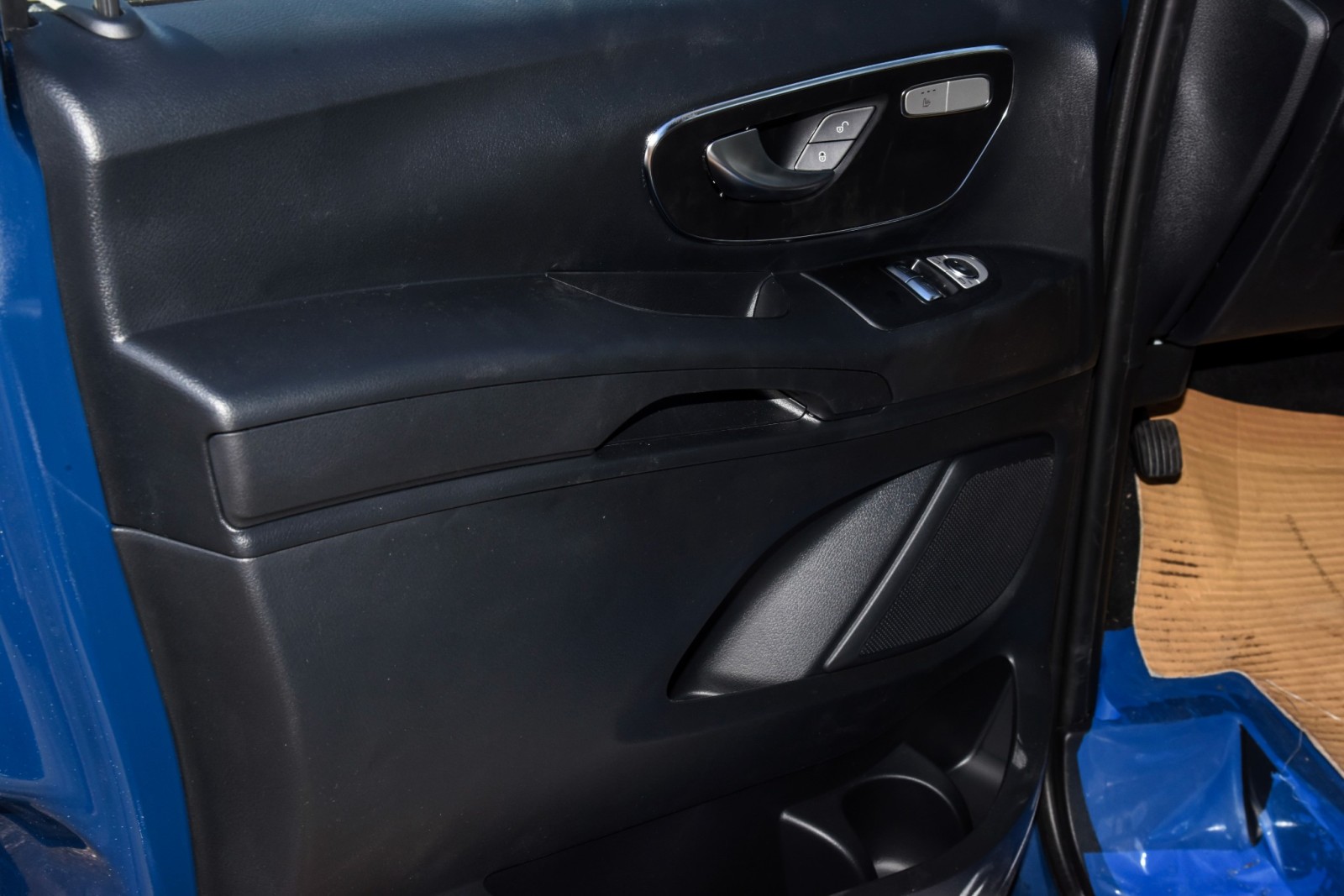 Vehicle image 9 of 30