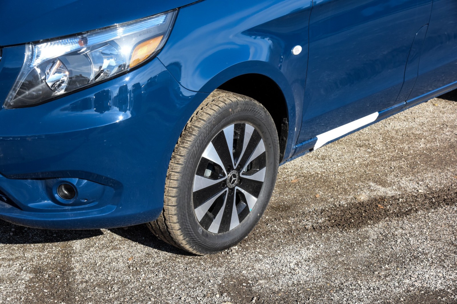 Vehicle image 4 of 30