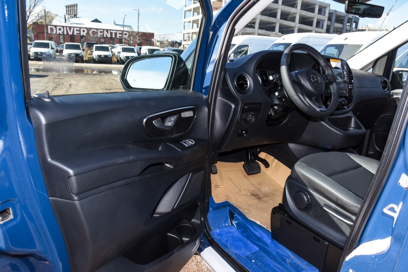 Vehicle image 8 of 30