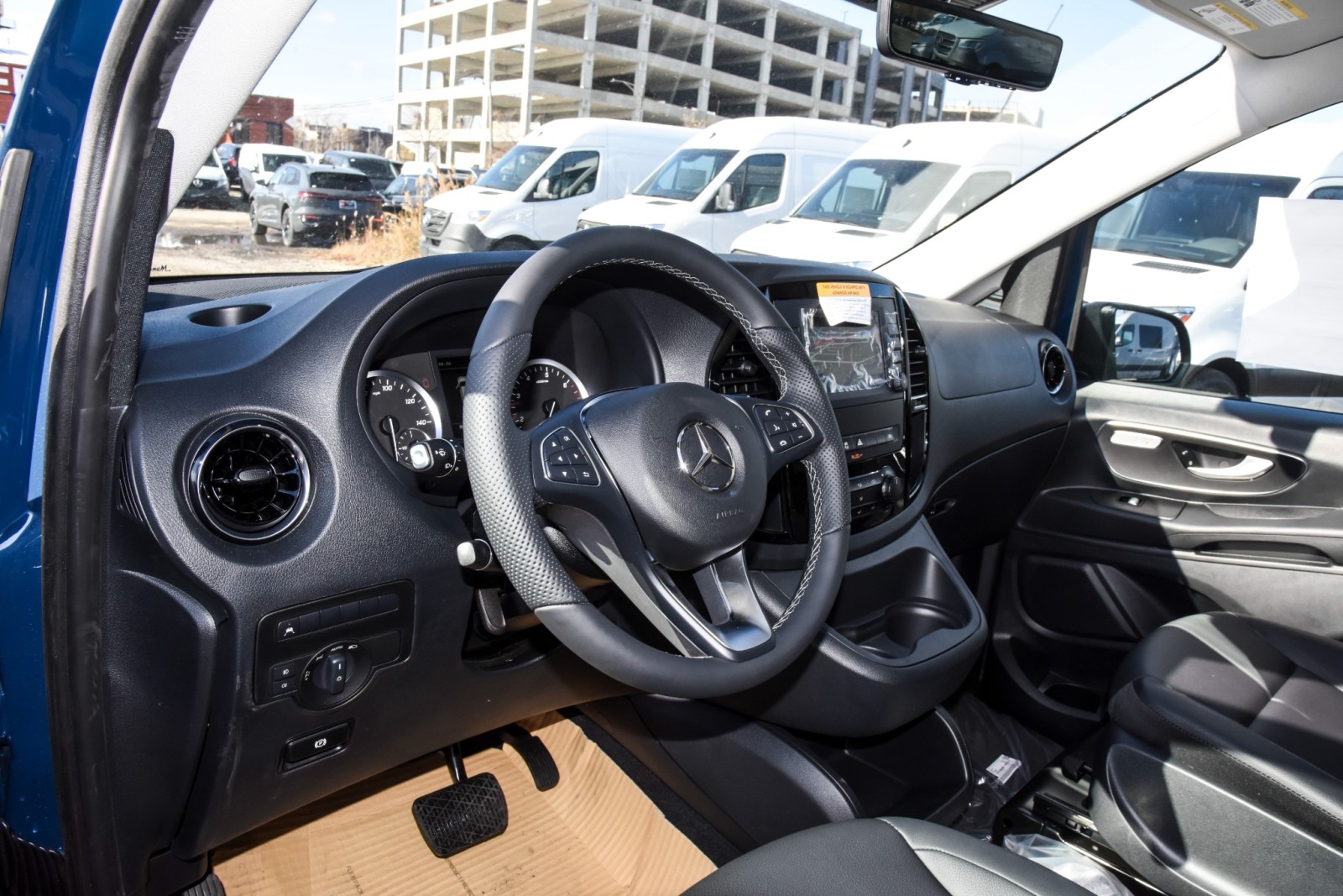 Vehicle image 11 of 30