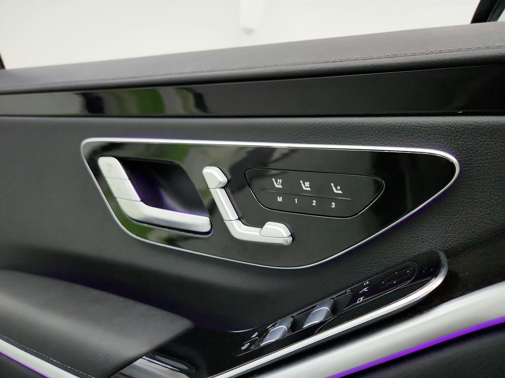Vehicle image 32 of 41