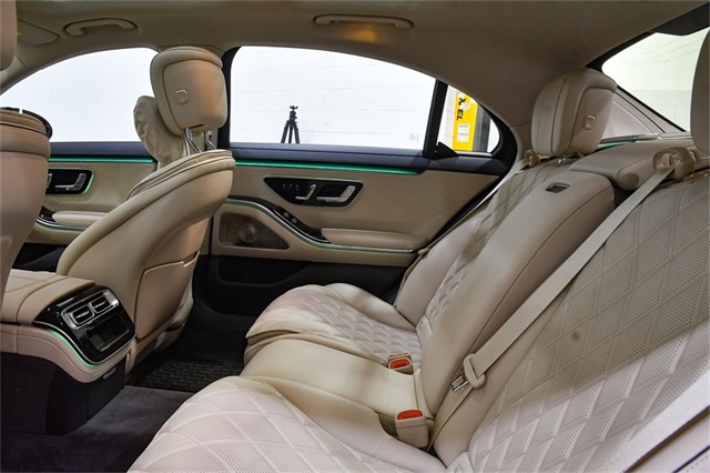 Vehicle image 17 of 34