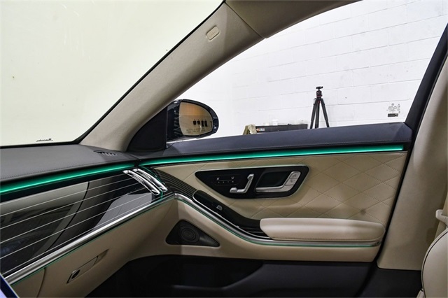 Vehicle image 19 of 34