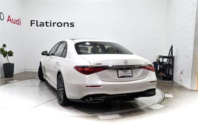 Vehicle image 10 of 34