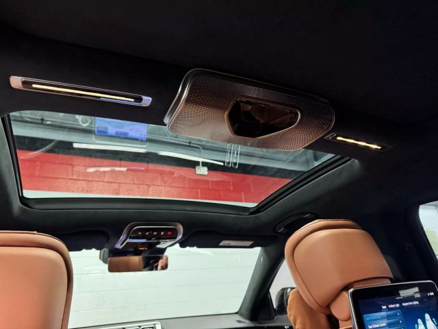Vehicle image 25 of 37