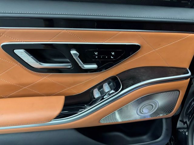 Vehicle image 21 of 37