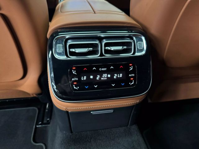 Vehicle image 23 of 37