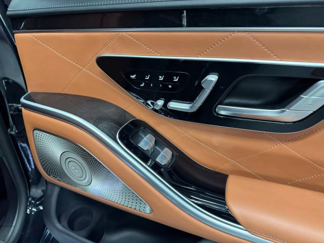 Vehicle image 29 of 37