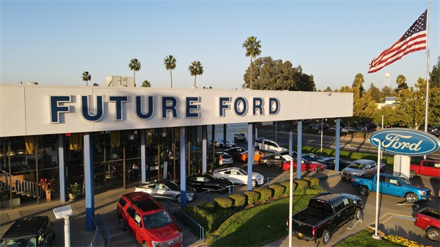 Vehicle image 23 of 24