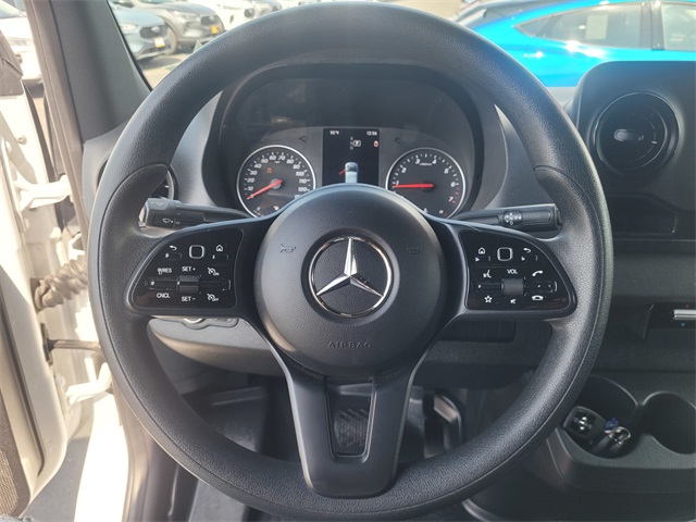Vehicle image 18 of 24