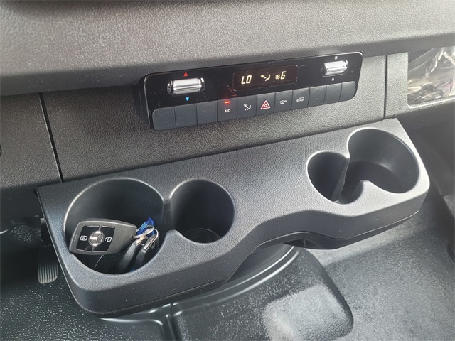 Vehicle image 13 of 24
