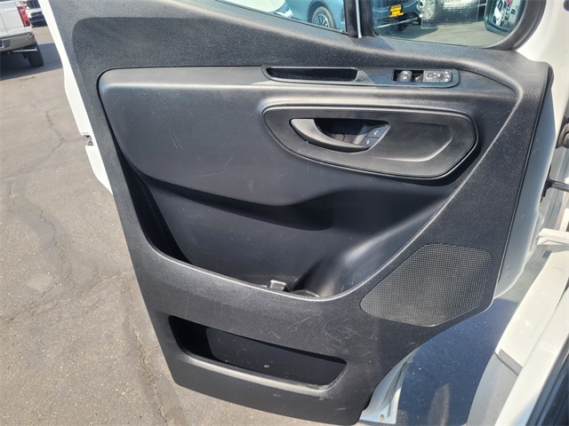 Vehicle image 11 of 24