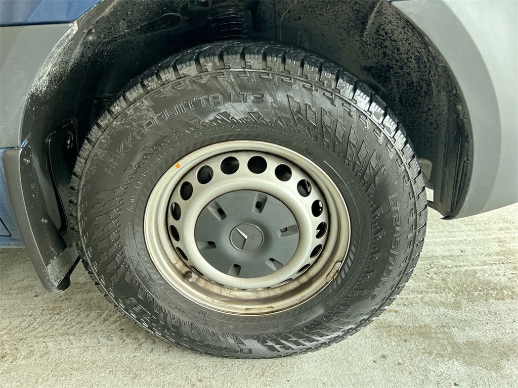Vehicle image 8 of 24