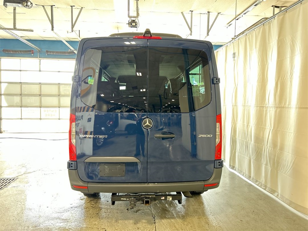 Vehicle image 21 of 24