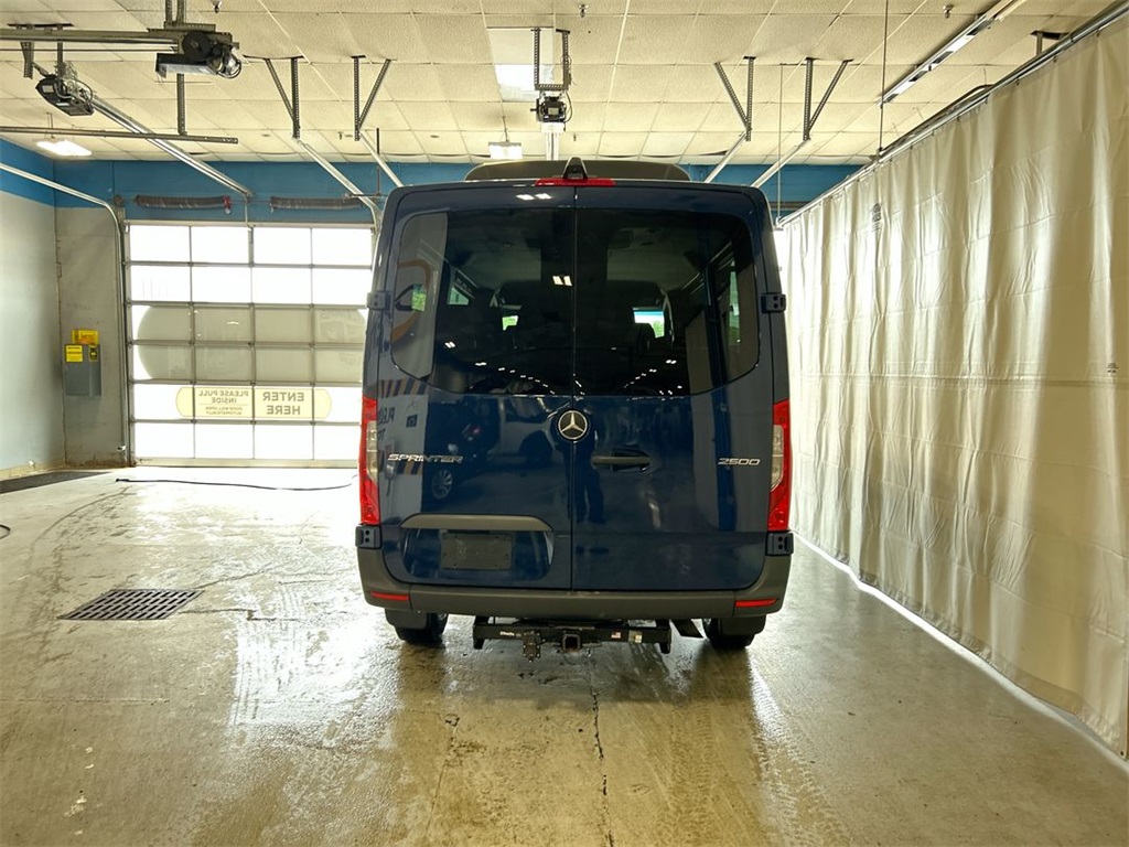 Vehicle image 6 of 24