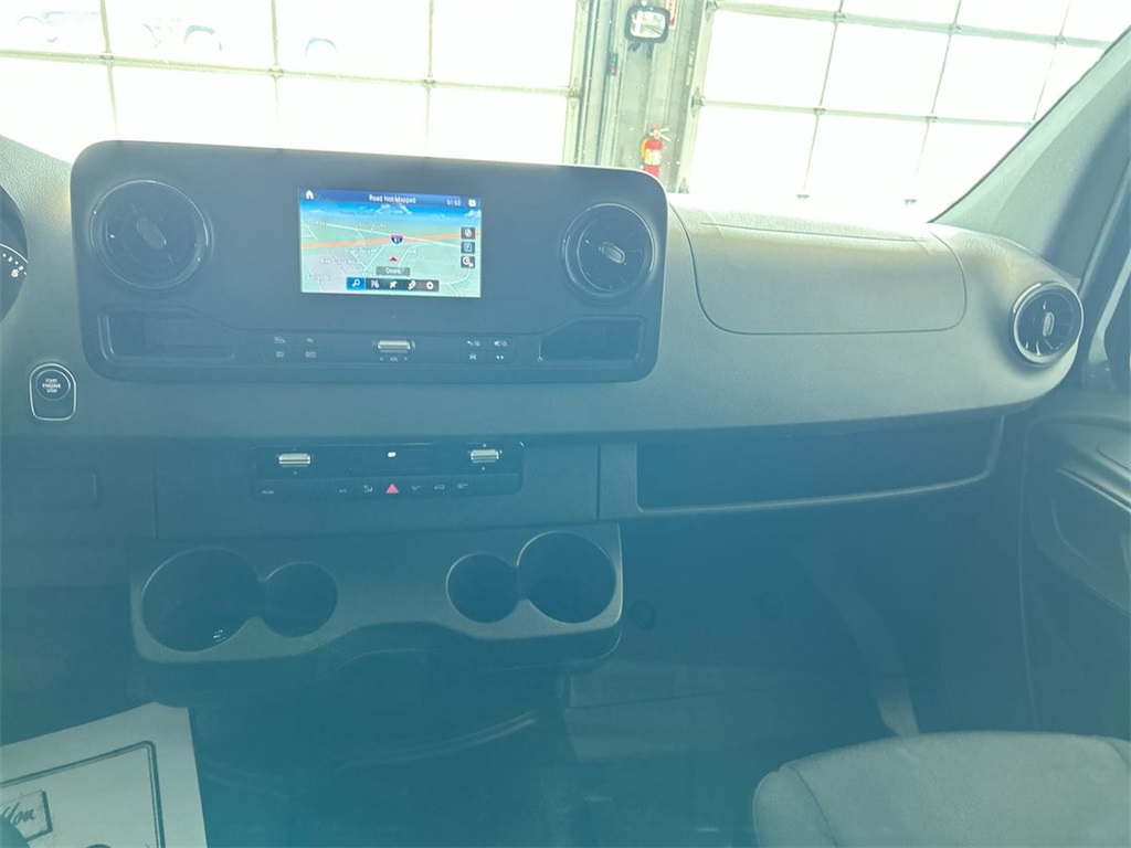 Vehicle image 19 of 24