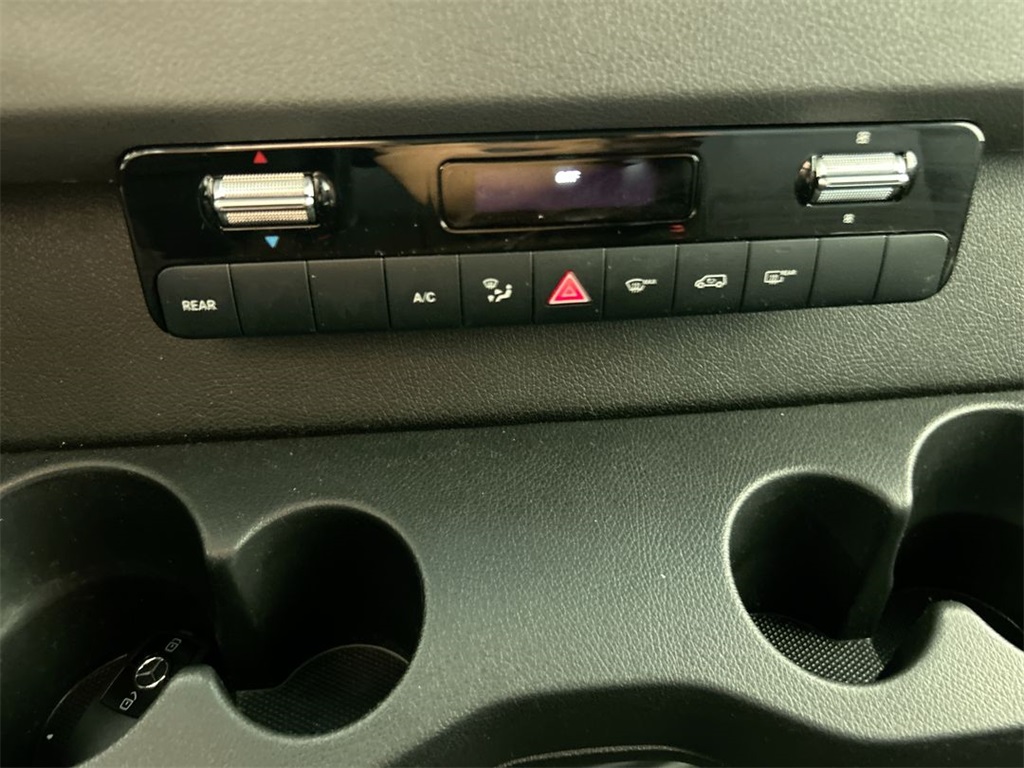 Vehicle image 17 of 24