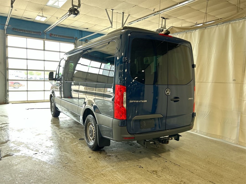 Vehicle image 4 of 24