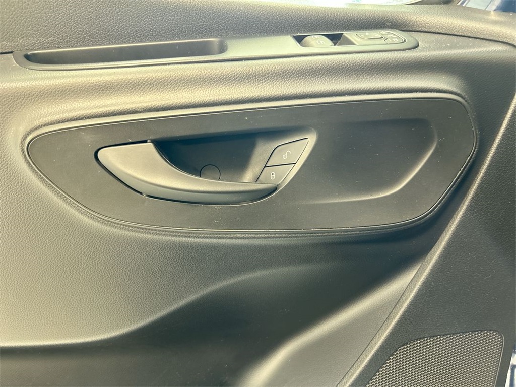 Vehicle image 11 of 24