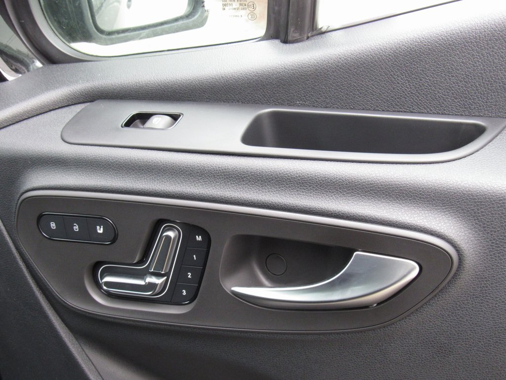 Vehicle image 18 of 38