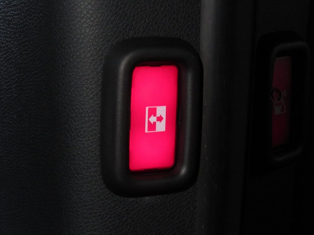 Vehicle image 27 of 38