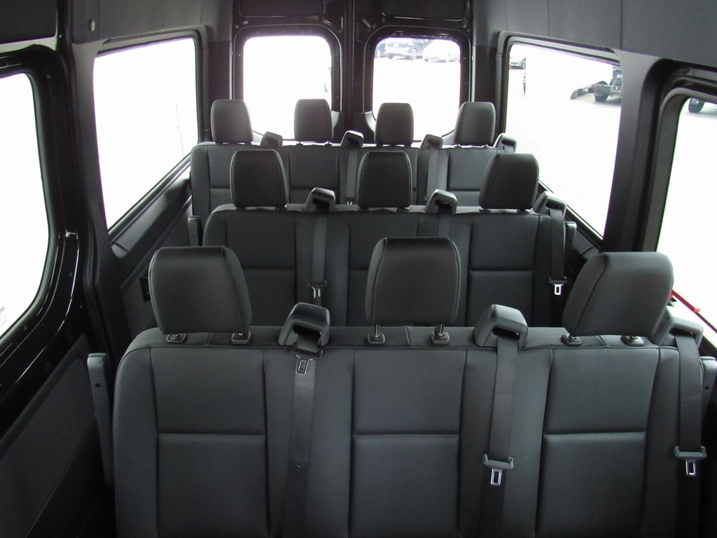Vehicle image 26 of 38