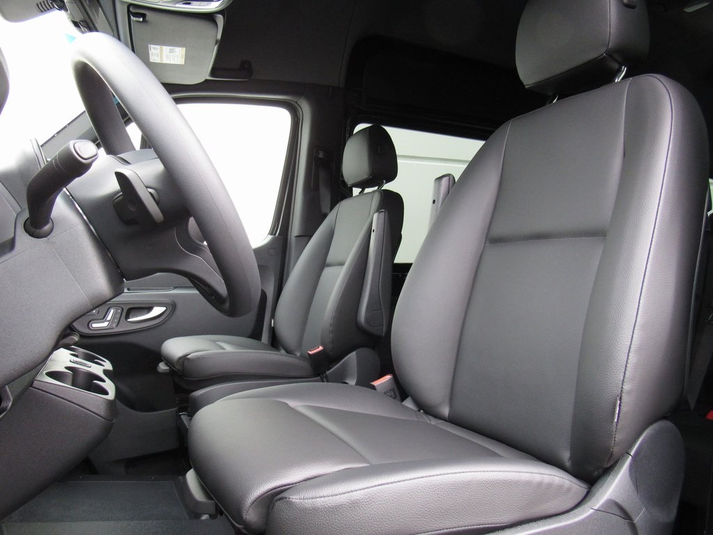 Vehicle image 11 of 38