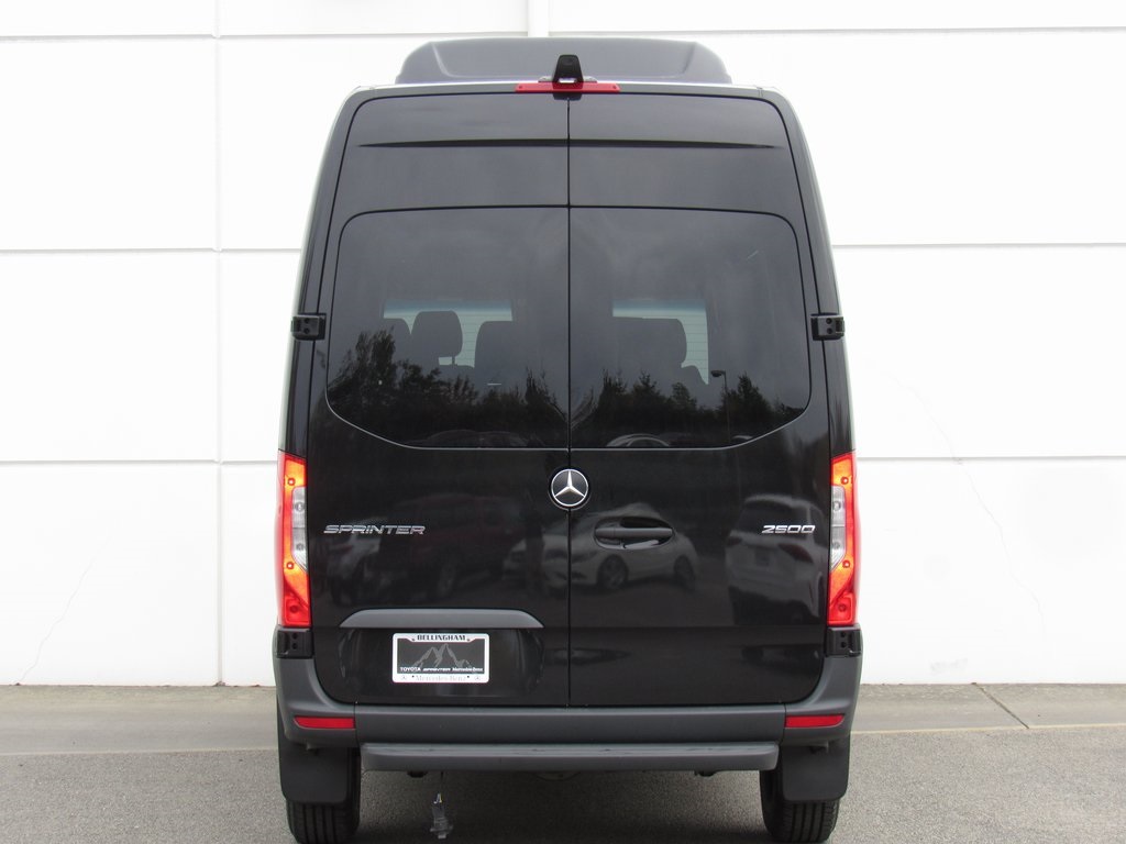 Vehicle image 7 of 38