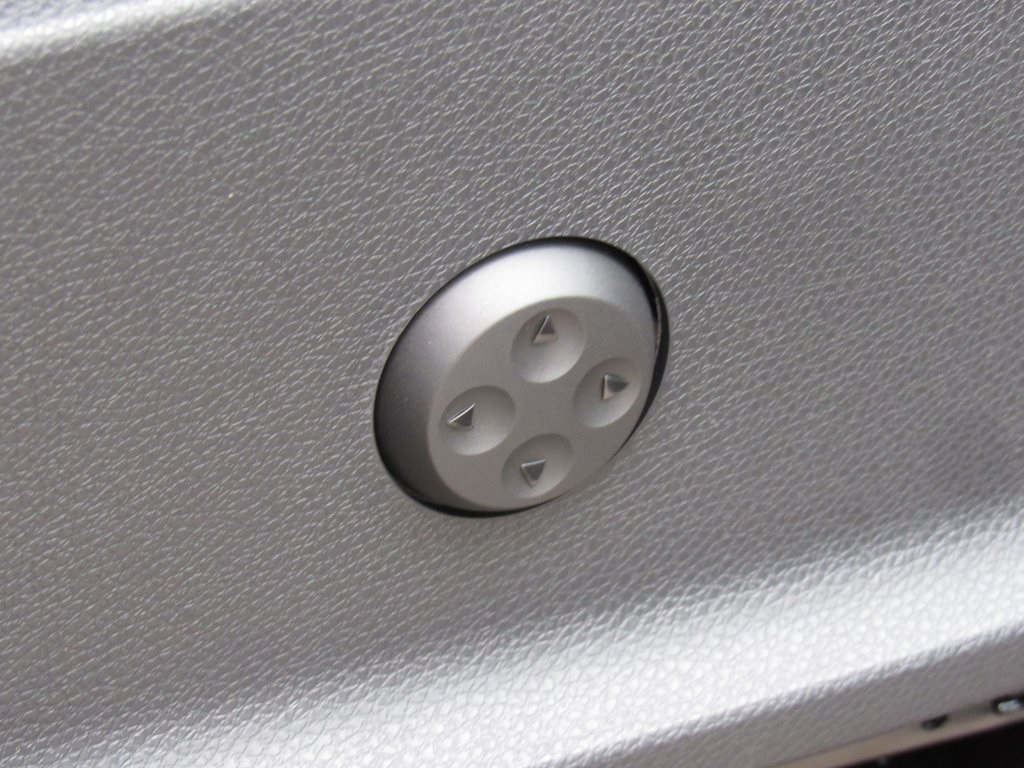 Vehicle image 17 of 38