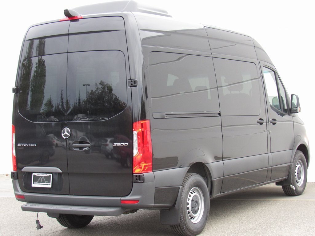 Vehicle image 6 of 38
