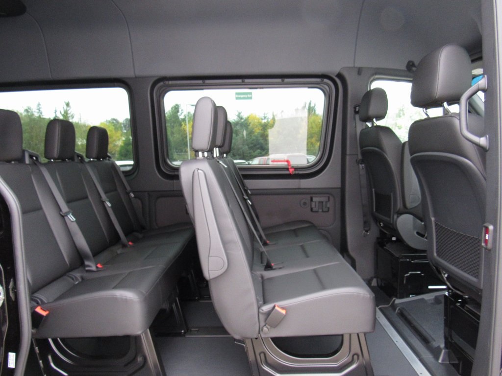 Vehicle image 21 of 38