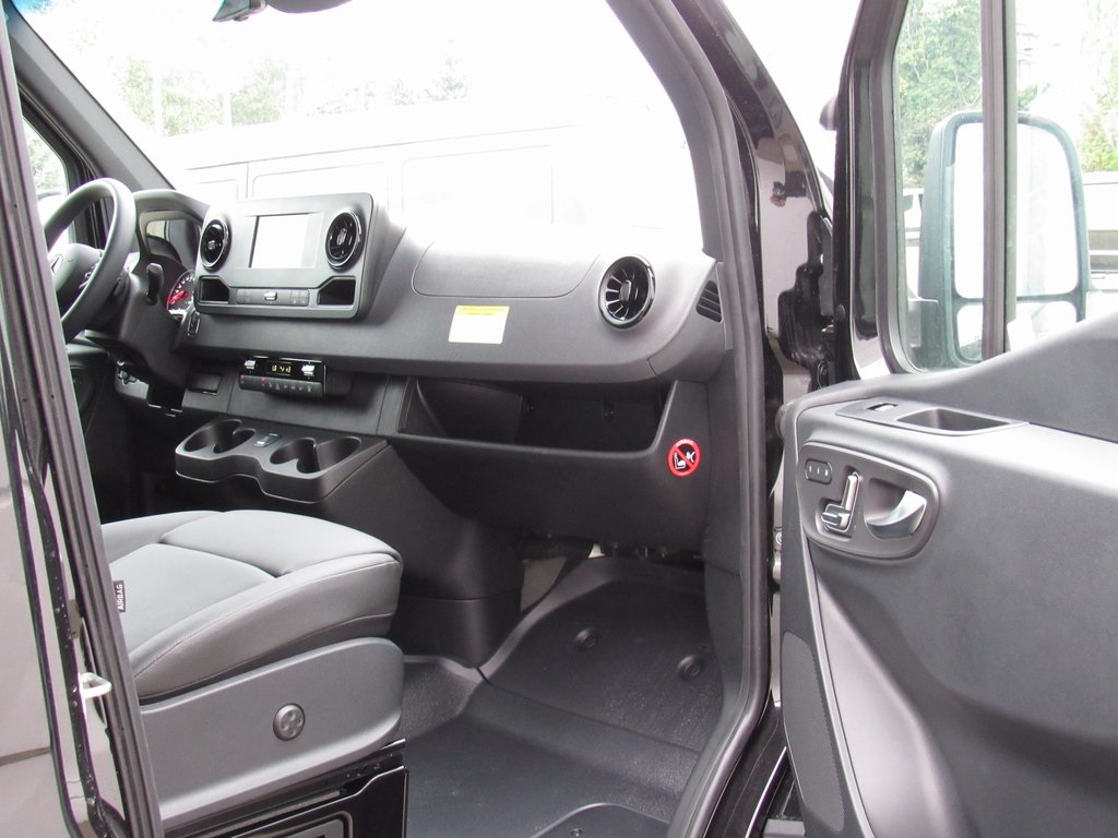 Vehicle image 14 of 38