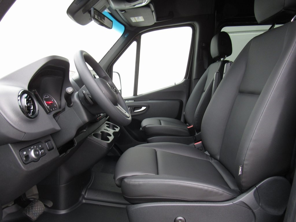 Vehicle image 10 of 38