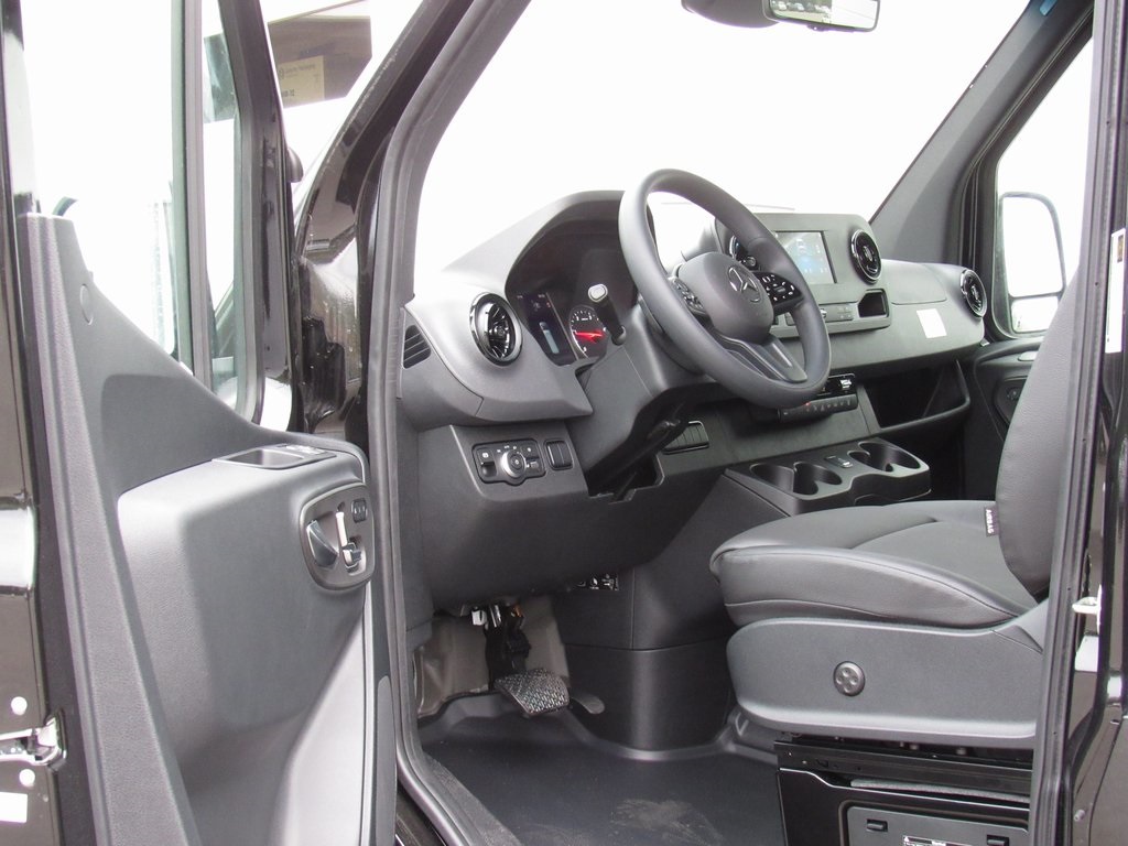 Vehicle image 9 of 38