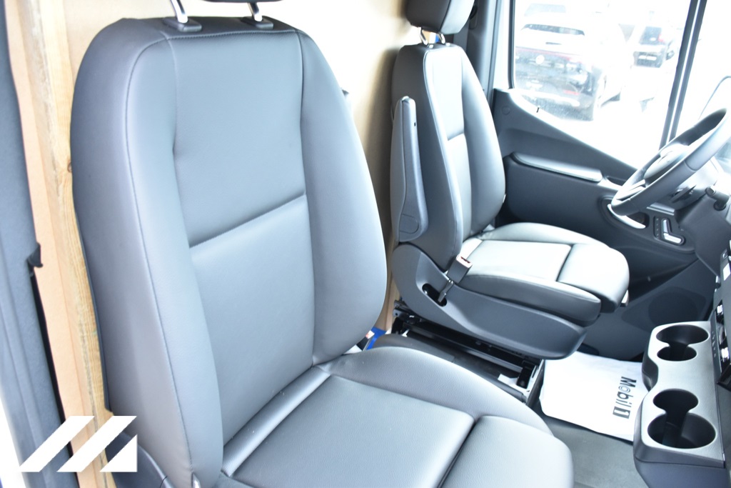 Vehicle image 16 of 35