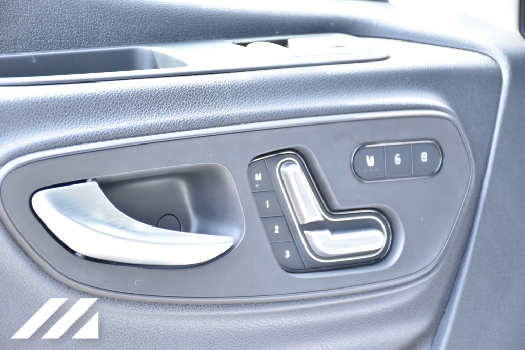 Vehicle image 19 of 35