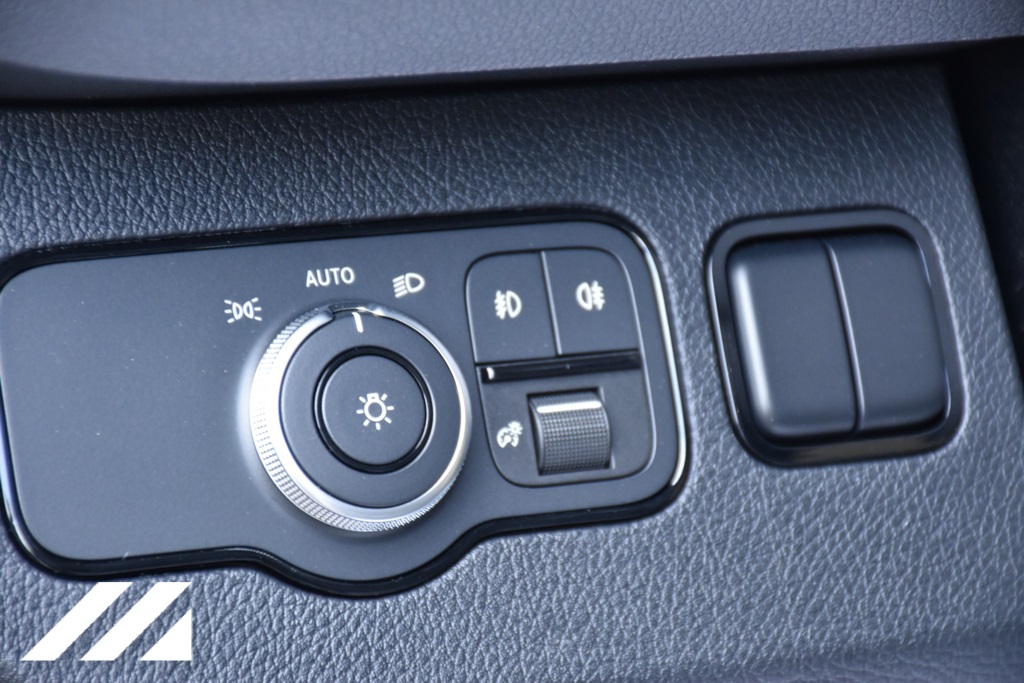 Vehicle image 25 of 35