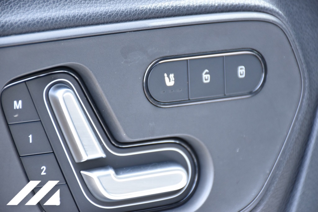 Vehicle image 20 of 35