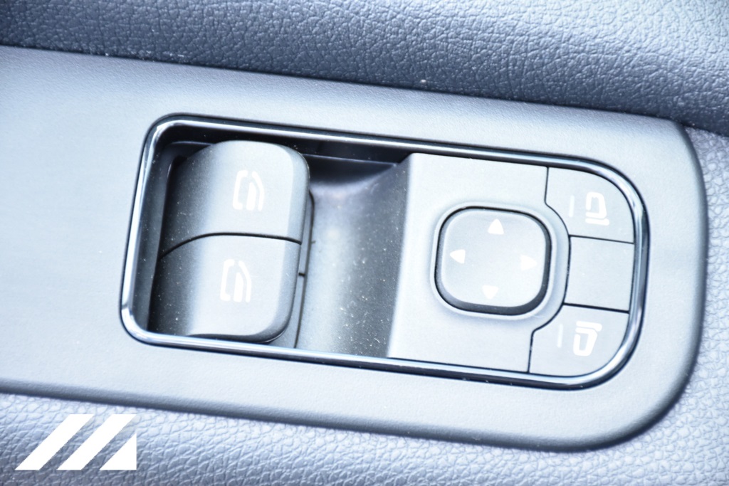 Vehicle image 21 of 35