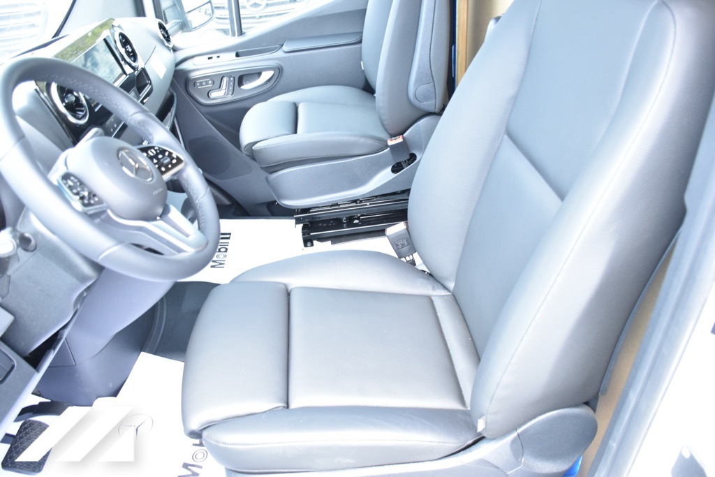 Vehicle image 23 of 35