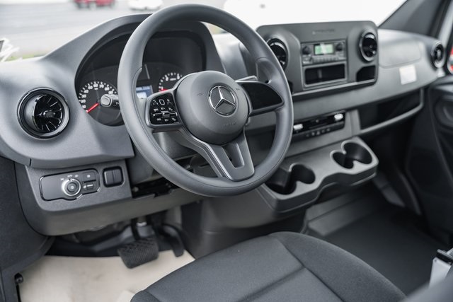 Vehicle image 16 of 30