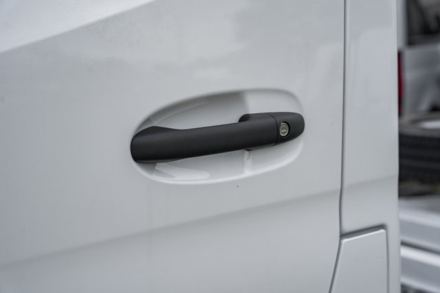 Vehicle image 10 of 30